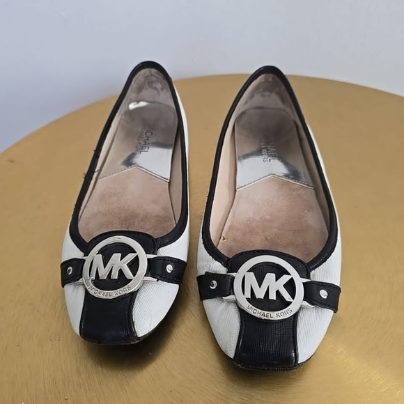 Micheal Kors Fulton Black On White Flats Size 5.5 🌴 - Picture 3 of 9